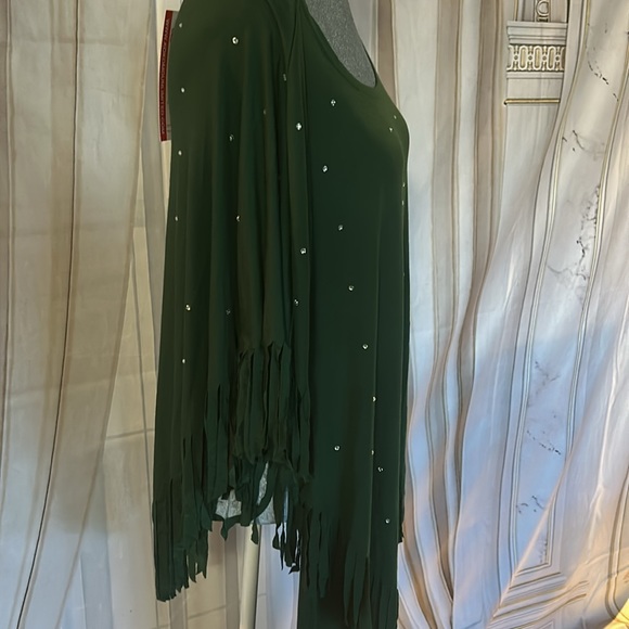 Emerald green 2pc rhinestone pantsuit.  Tunic shawl top with 4” fringes. - Picture 6 of 7